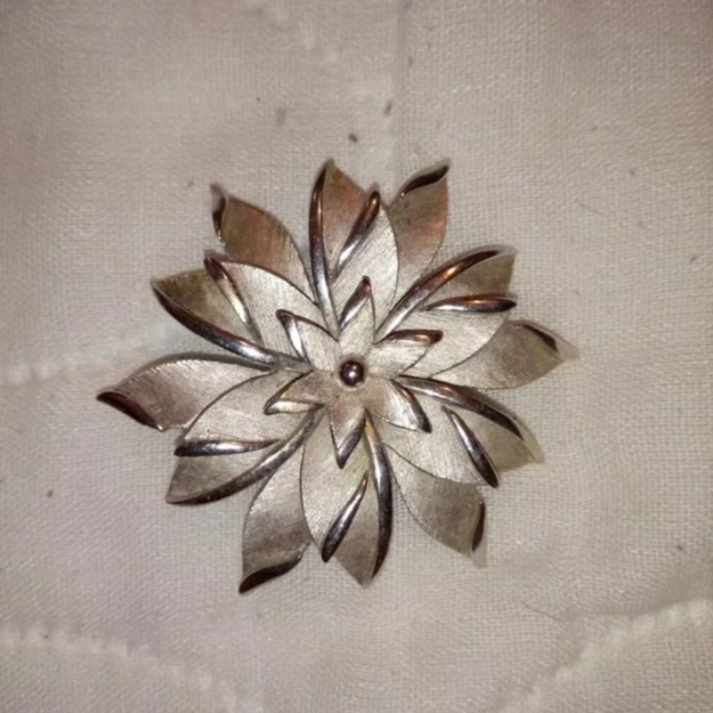 Vintage Silver Flower Pin